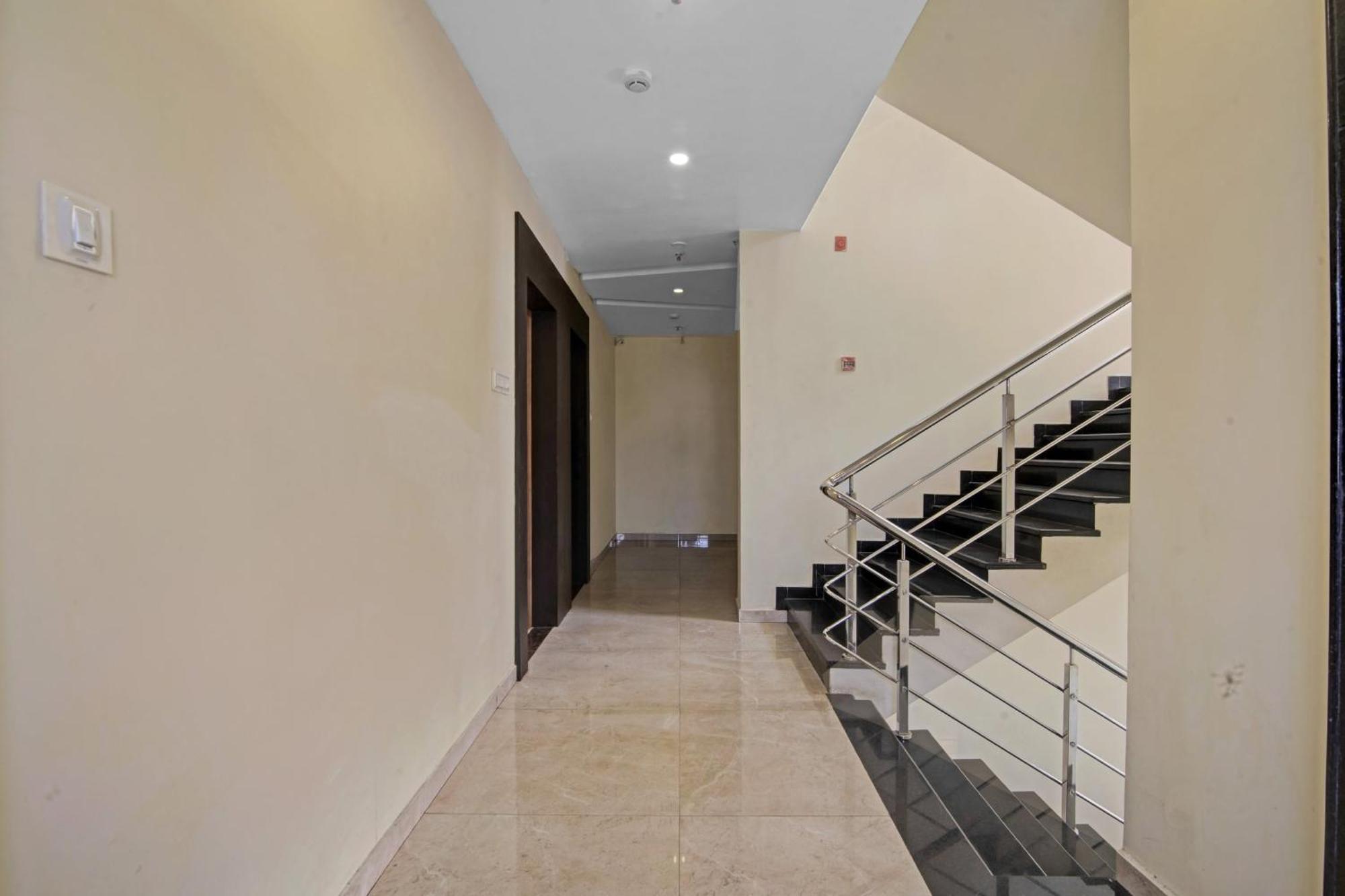 Treebo Trend Hotel Krishna Nagpur Buitenkant foto