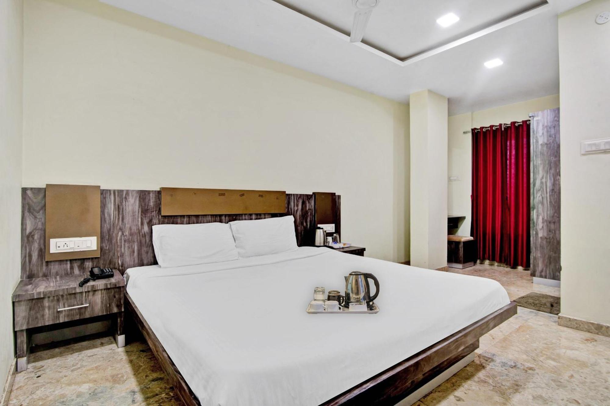 Treebo Trend Hotel Krishna Nagpur Buitenkant foto
