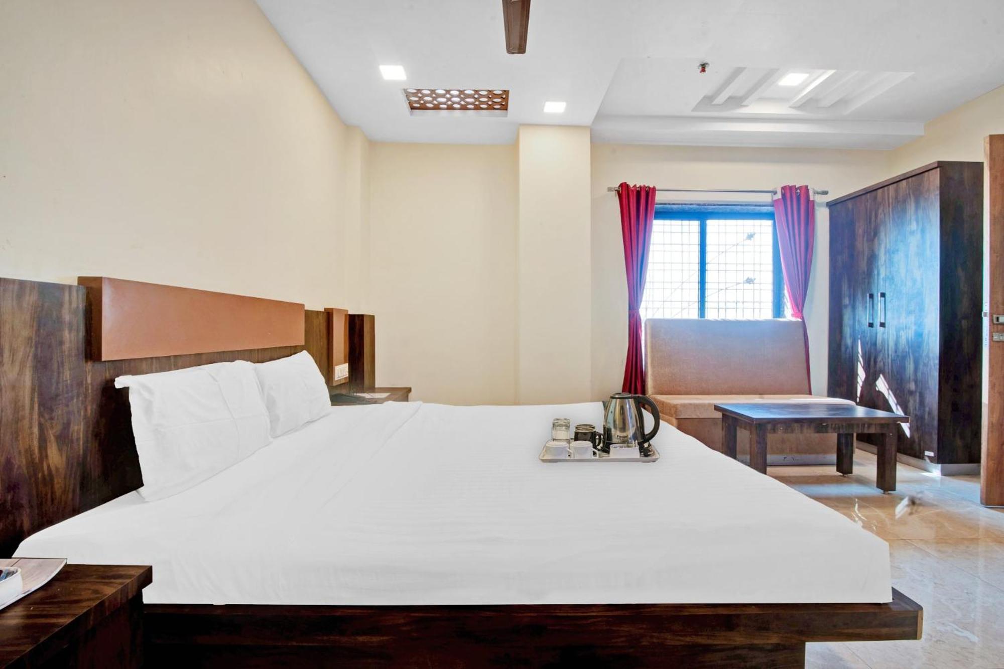 Treebo Trend Hotel Krishna Nagpur Buitenkant foto